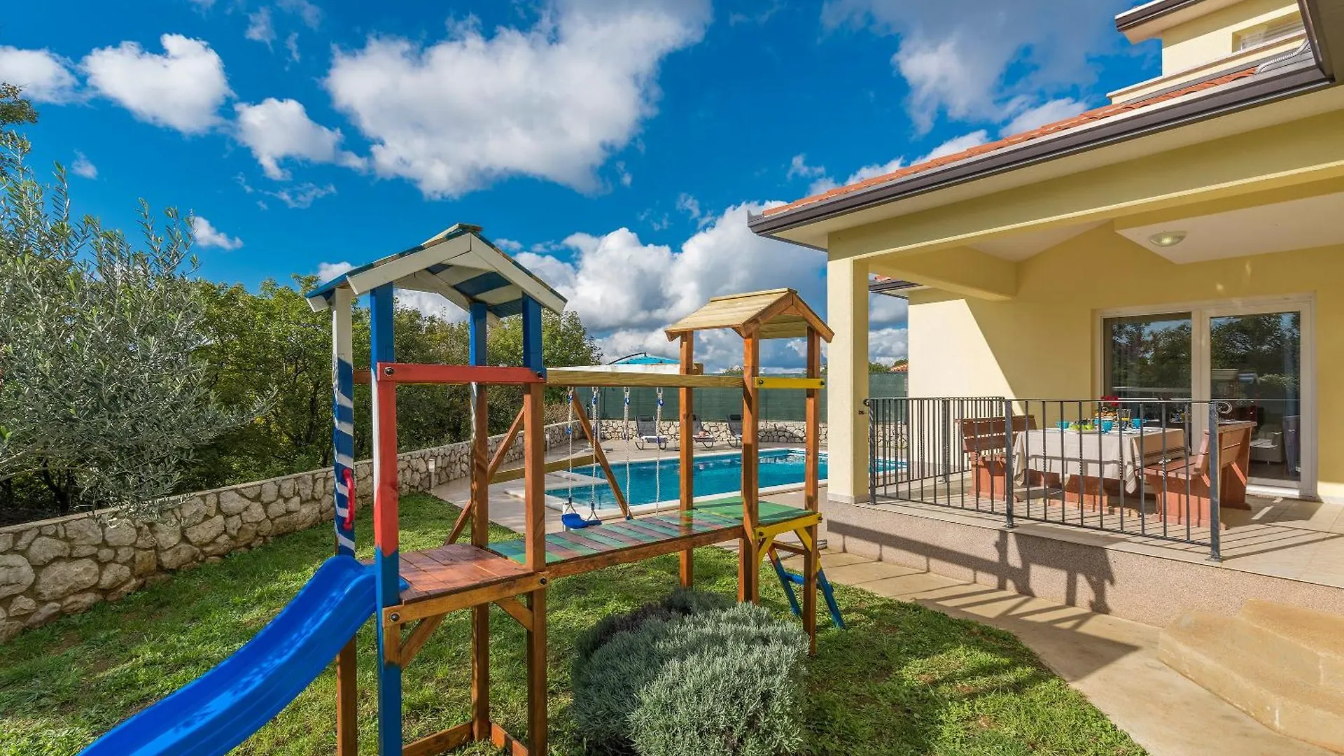 Villa Marilu, Modern Villa With Pool Near The Sea Ubasico Holiday home