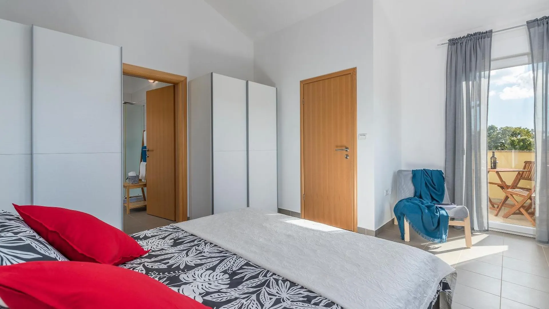 Villa Marilu, Modern Villa With Pool Near The Sea Ubasico