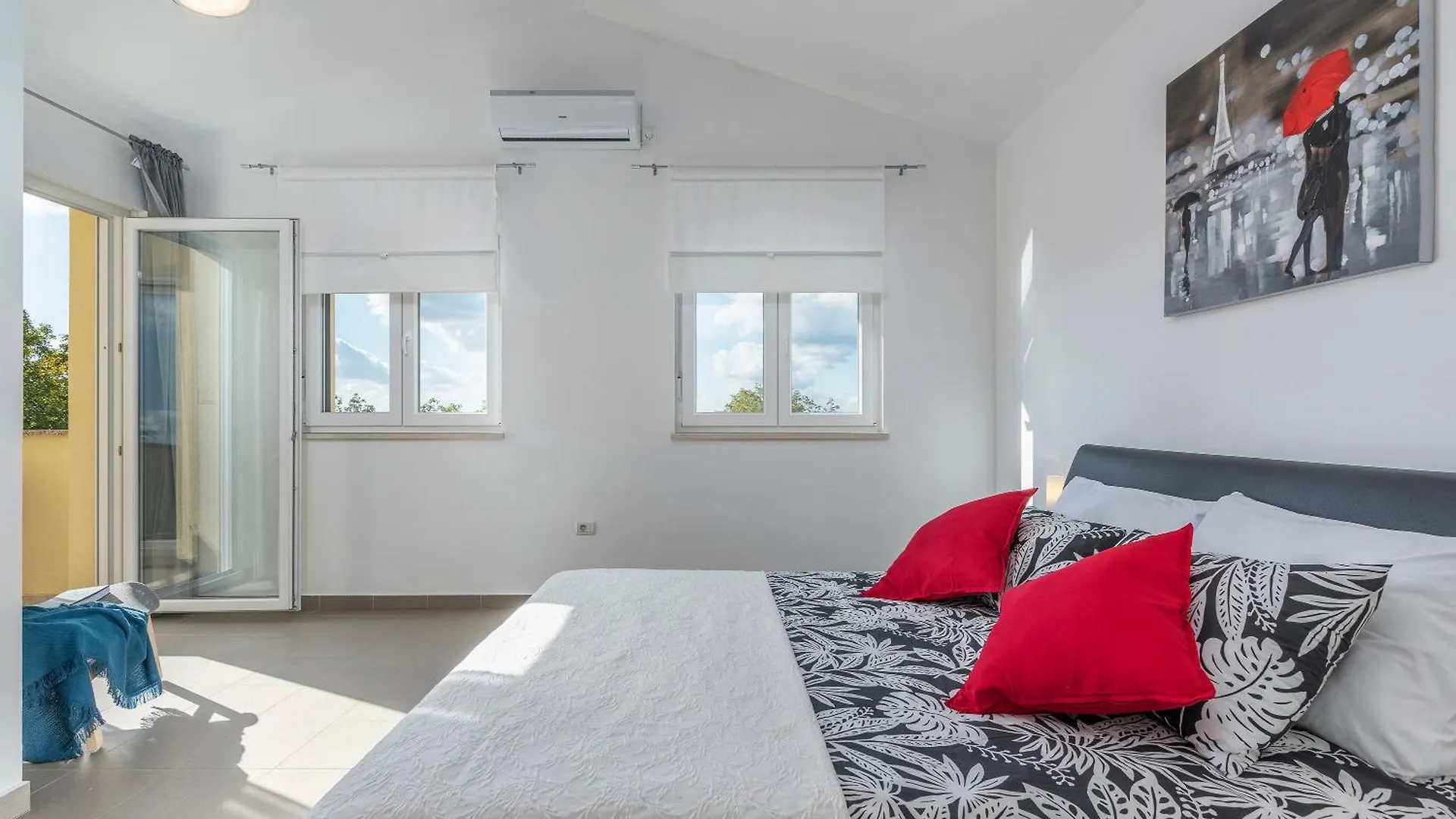 Villa Marilu, Modern Villa With Pool Near The Sea Ubasico Holiday home