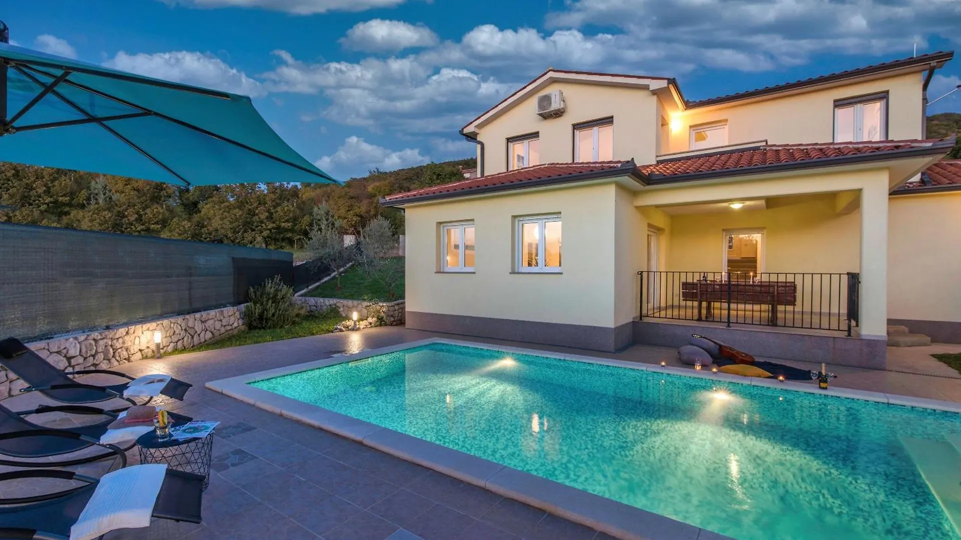 Villa Marilu, Modern Villa With Pool Near The Sea Ubasico Holiday home