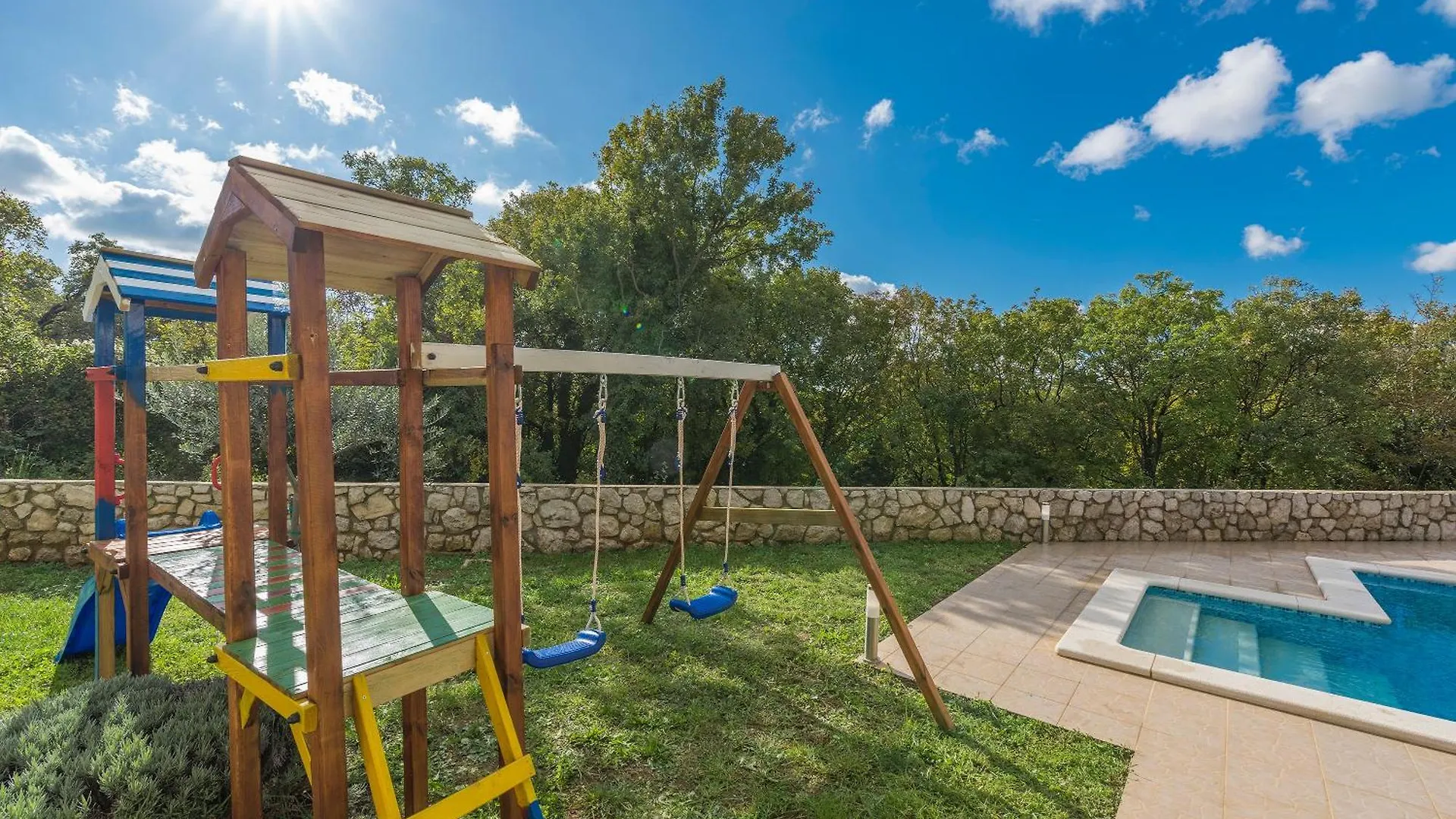 Villa Marilu, Modern Villa With Pool Near The Sea Ubasico Holiday home