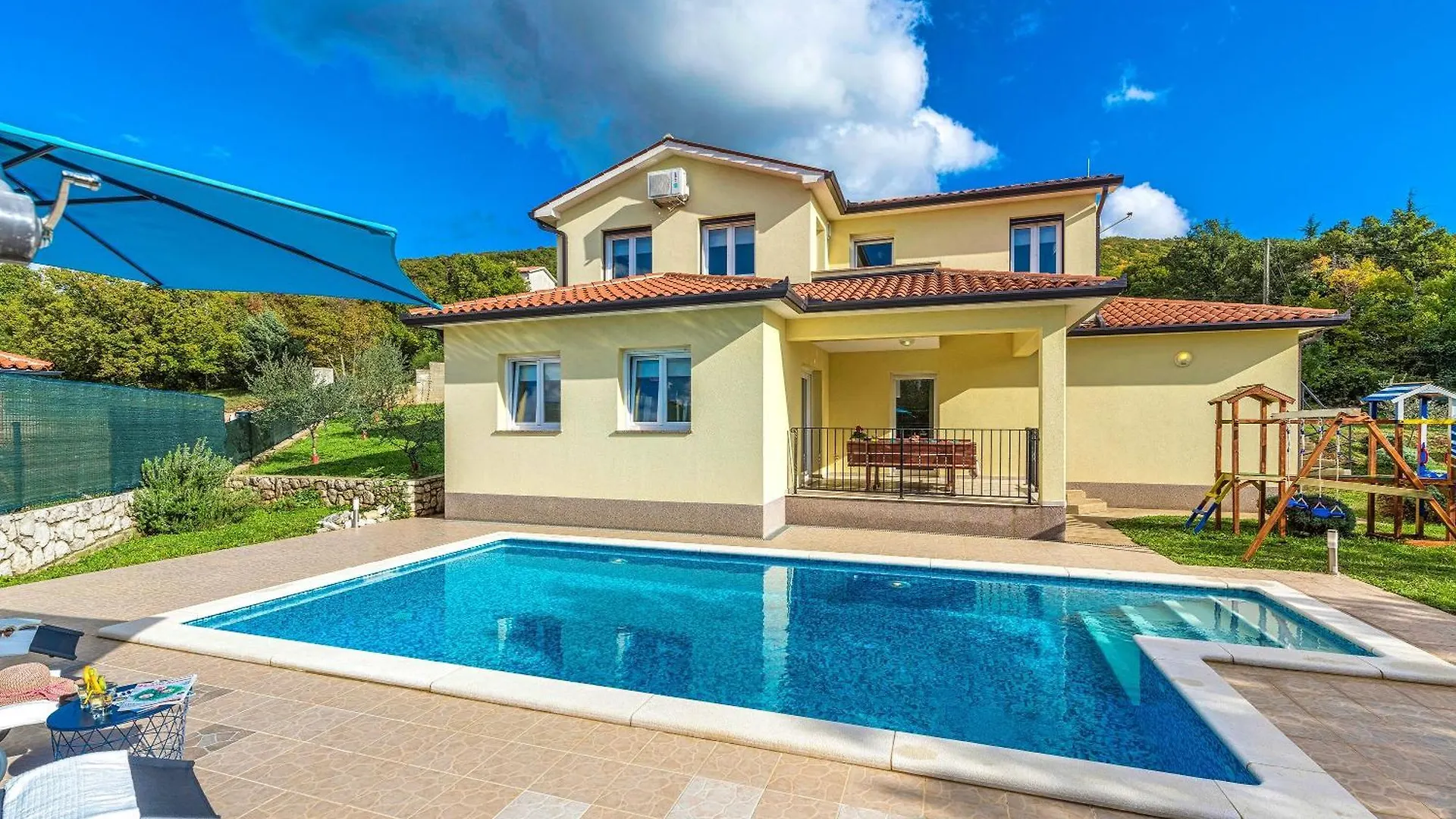 Villa Marilu, Modern Villa With Pool Near The Sea Ubasico Holiday home