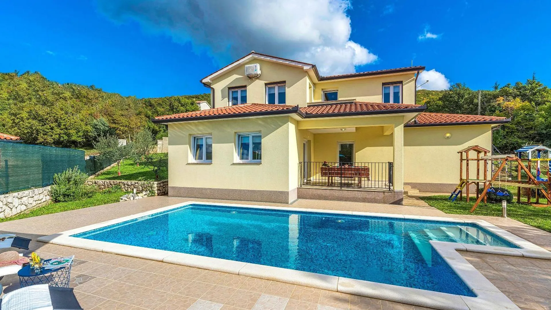 Villa Marilu, Modern Villa With Pool Near The Sea Ubasico